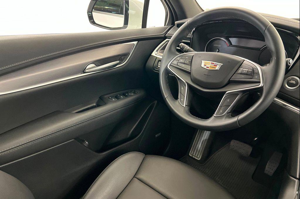 new 2025 Cadillac XT5 car, priced at $46,724