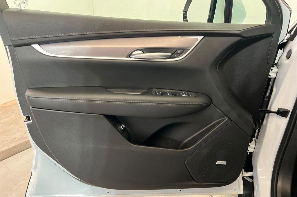 new 2025 Cadillac XT5 car, priced at $46,724
