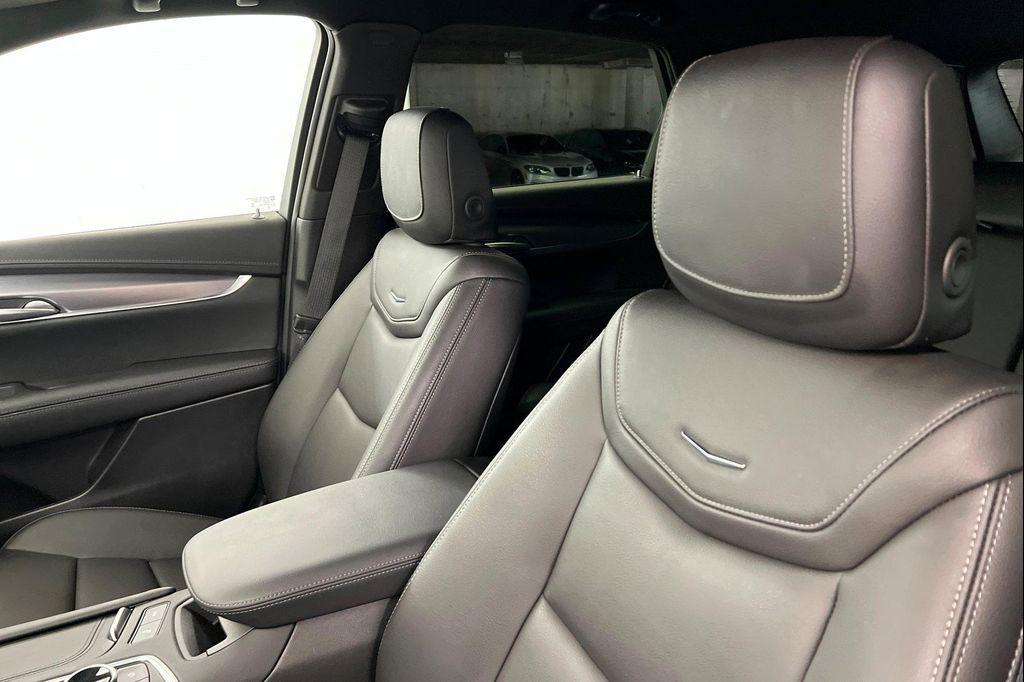 new 2025 Cadillac XT5 car, priced at $46,724