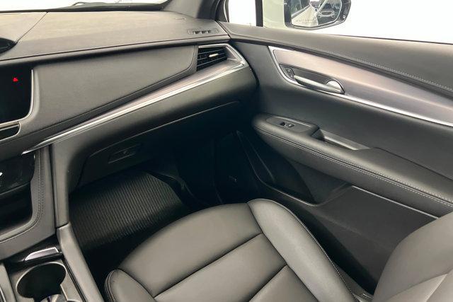 new 2025 Cadillac XT5 car, priced at $46,824