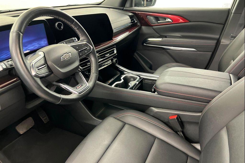 used 2025 Chevrolet Traverse car, priced at $47,495
