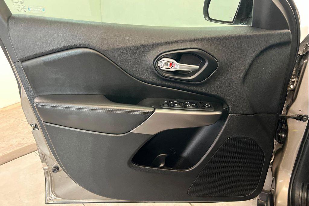 used 2019 Jeep Cherokee car, priced at $18,266