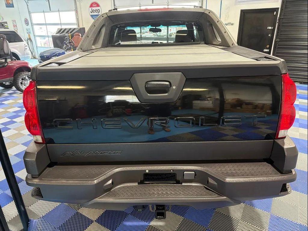 used 2003 Chevrolet Avalanche car, priced at $9,988