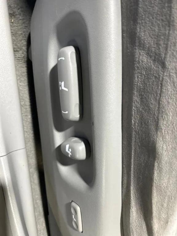 used 2008 Toyota Highlander car, priced at $9,999