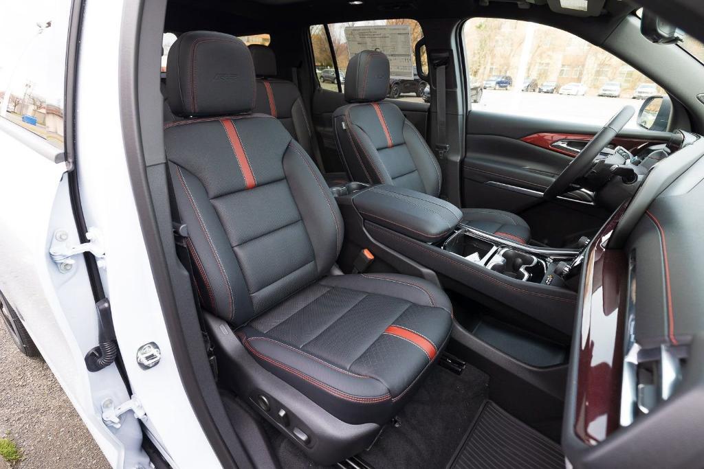 new 2026 Chevrolet Traverse car, priced at $58,870