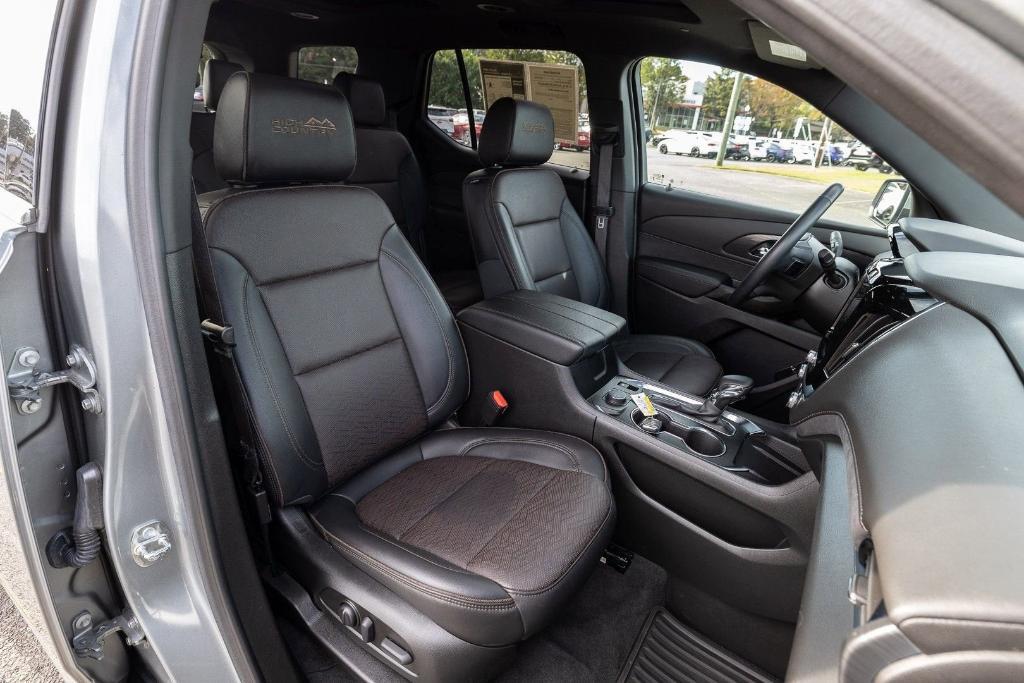 used 2023 Chevrolet Traverse car, priced at $34,485