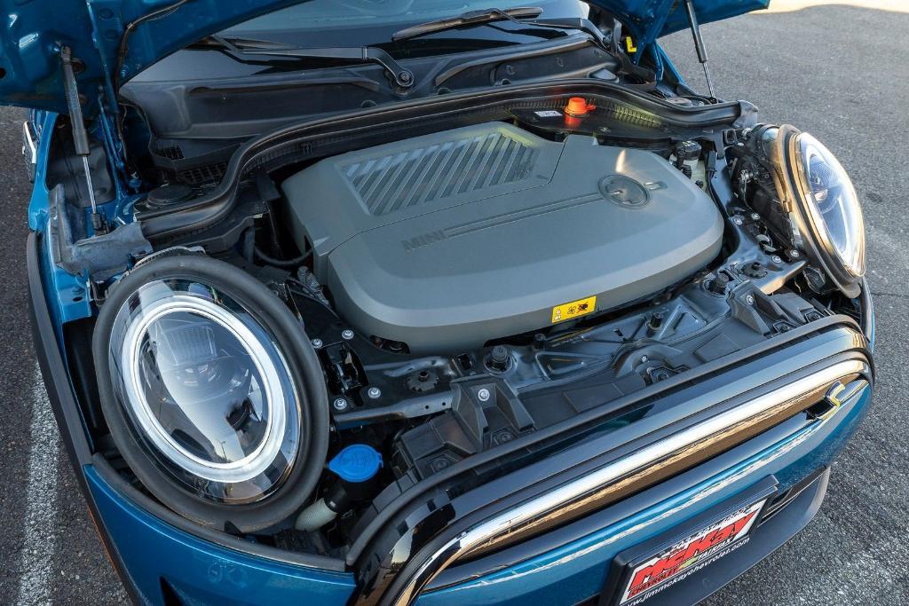 used 2023 MINI SE Hardtop car, priced at $19,000