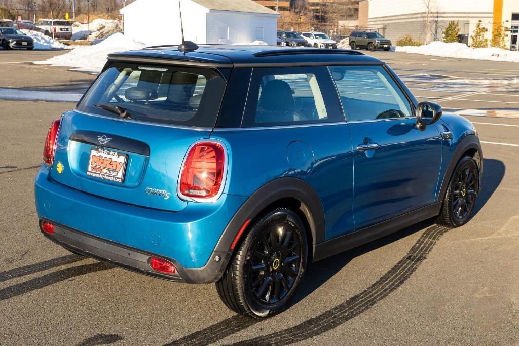 used 2023 MINI SE Hardtop car, priced at $19,000