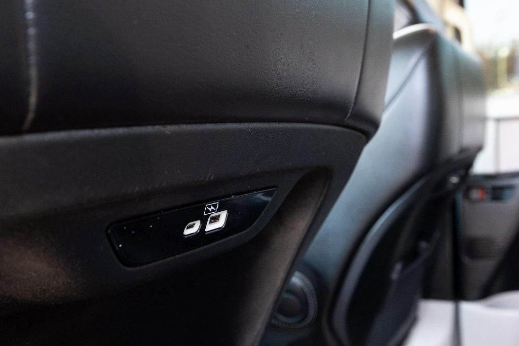 used 2023 Chrysler Pacifica Hybrid car, priced at $29,174