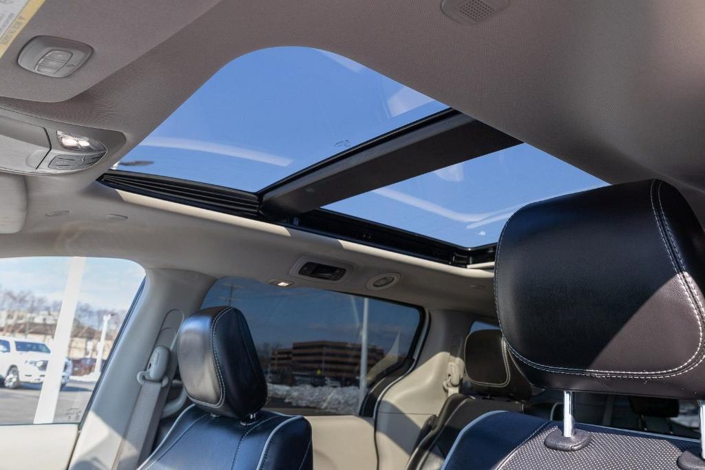 used 2023 Chrysler Pacifica Hybrid car, priced at $29,174