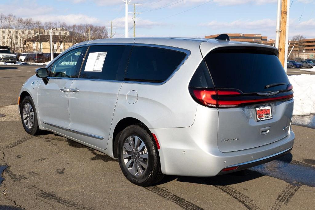 used 2023 Chrysler Pacifica Hybrid car, priced at $29,174