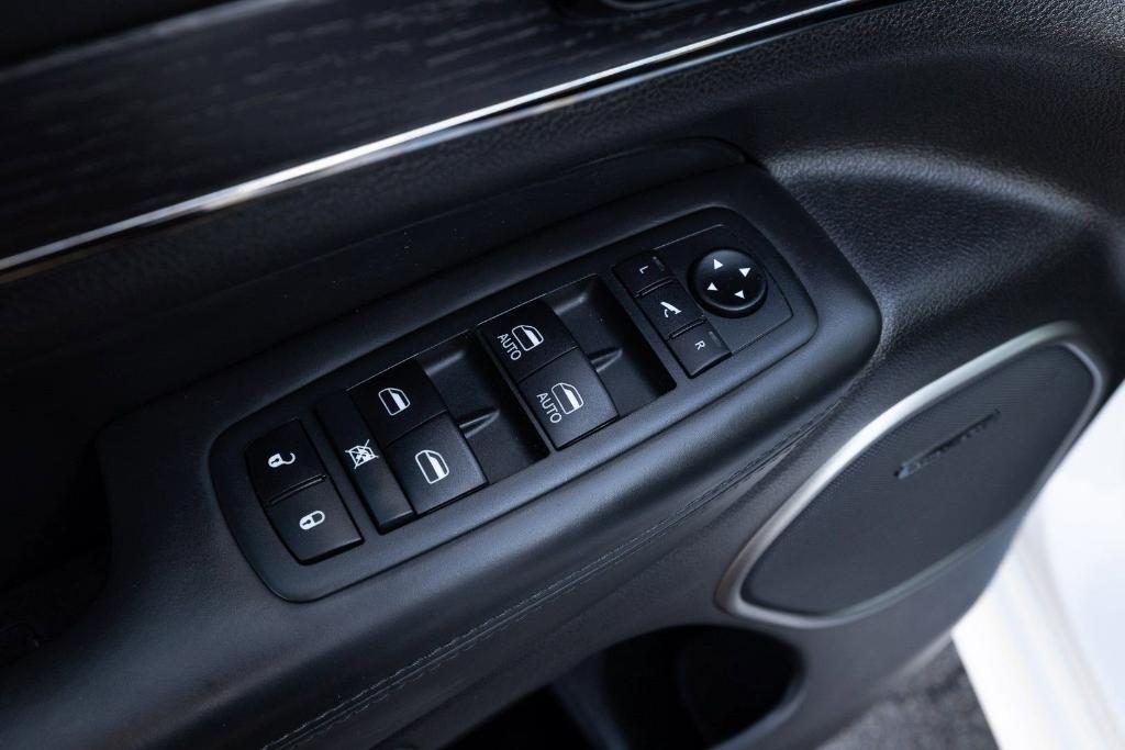 used 2020 Jeep Grand Cherokee car, priced at $27,500