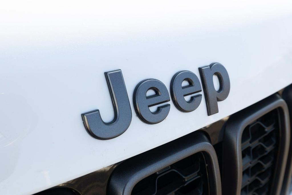 used 2020 Jeep Grand Cherokee car, priced at $27,500