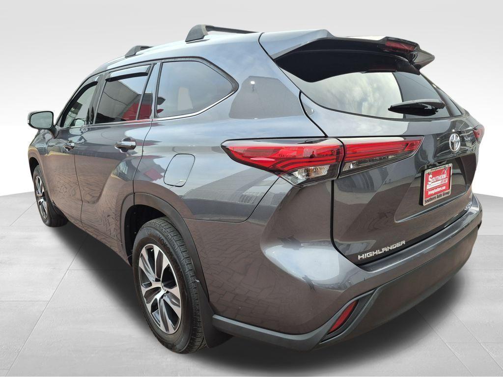used 2020 Toyota Highlander car, priced at $30,723
