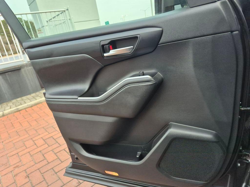 used 2020 Toyota Highlander car, priced at $30,723