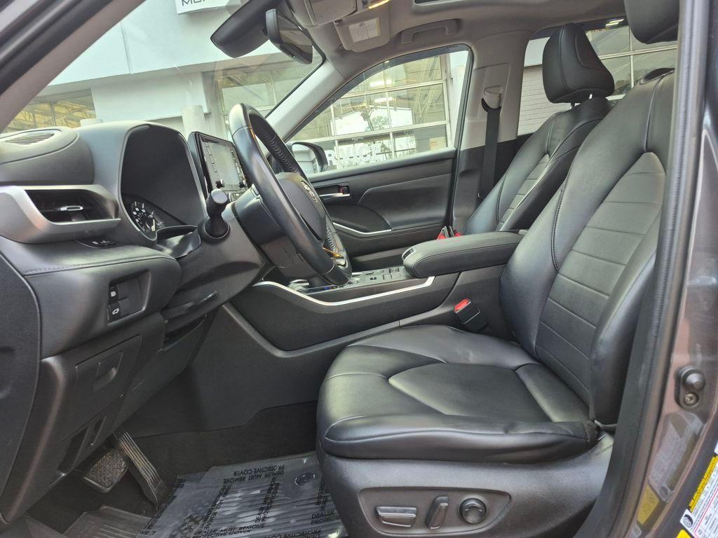 used 2020 Toyota Highlander car, priced at $30,723