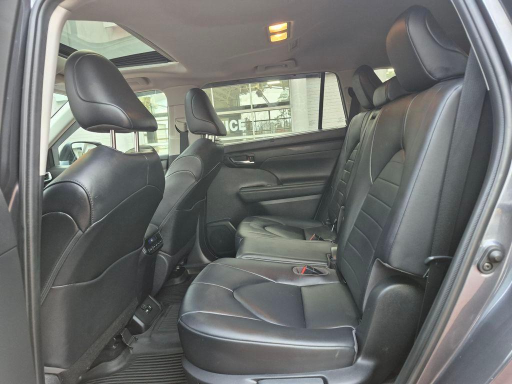 used 2020 Toyota Highlander car, priced at $30,723