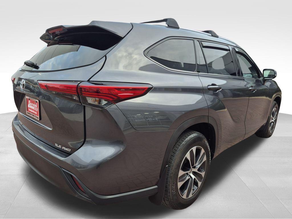 used 2020 Toyota Highlander car, priced at $30,723