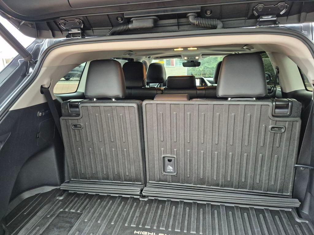 used 2020 Toyota Highlander car, priced at $30,723