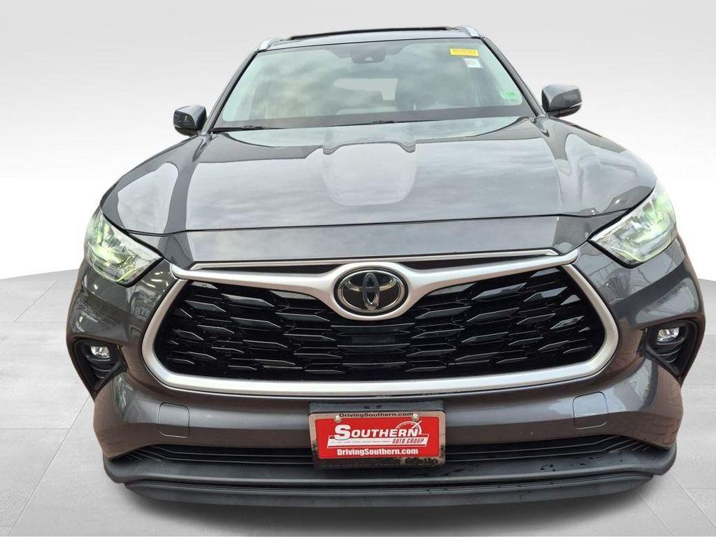 used 2020 Toyota Highlander car, priced at $30,723