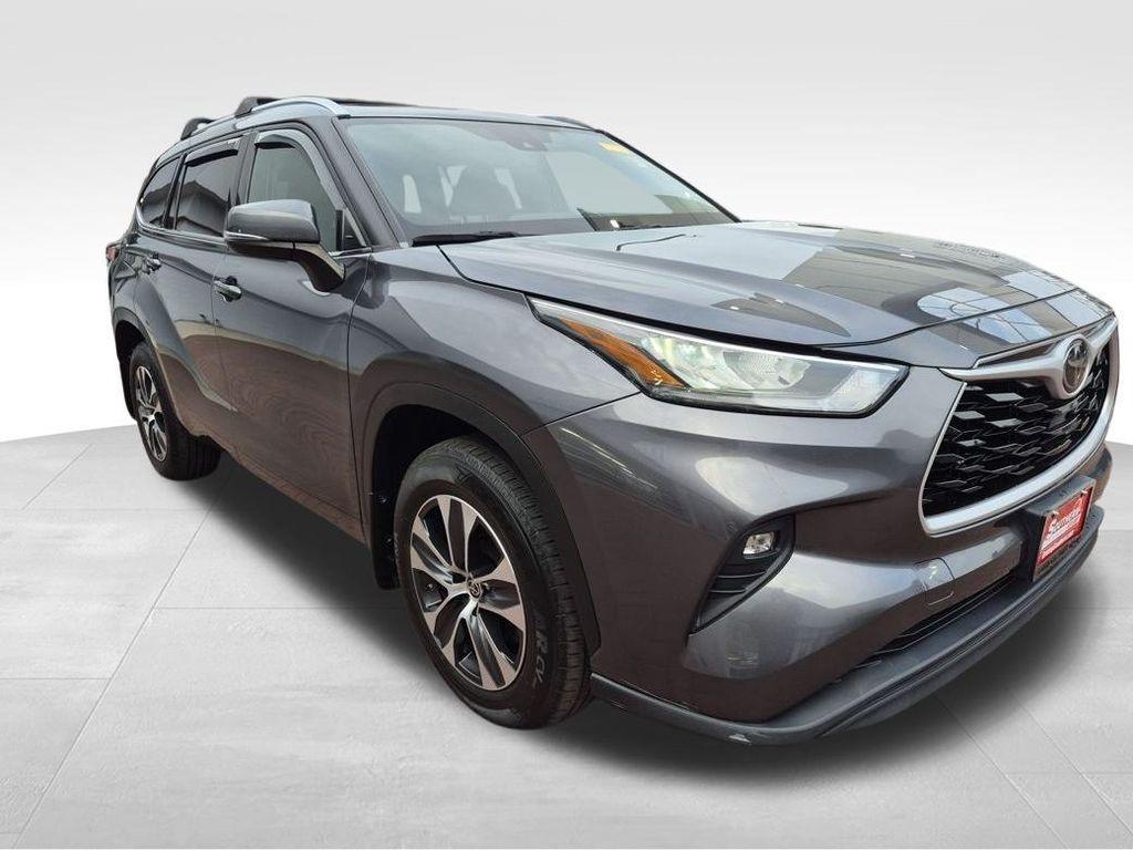 used 2020 Toyota Highlander car, priced at $30,723