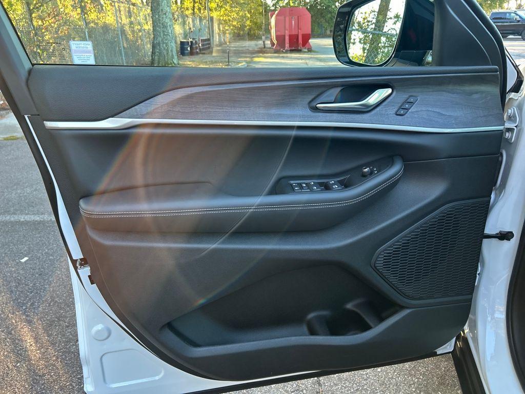 new 2025 Jeep Grand Cherokee L car, priced at $51,007