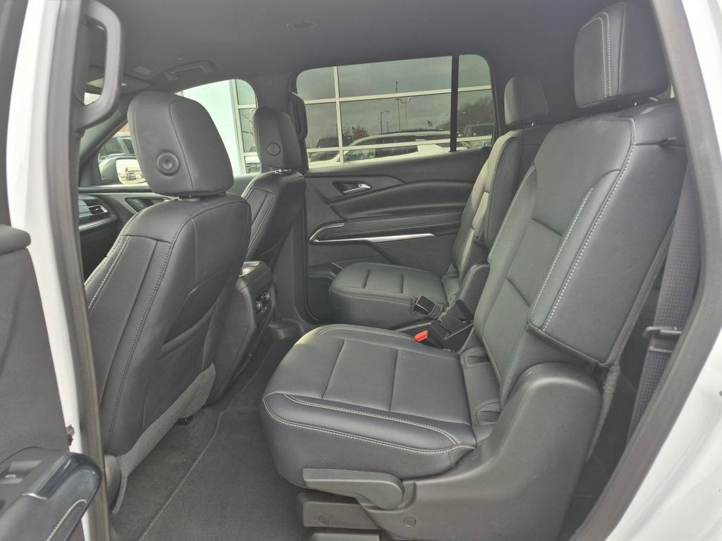 used 2025 Chevrolet Traverse car, priced at $35,987