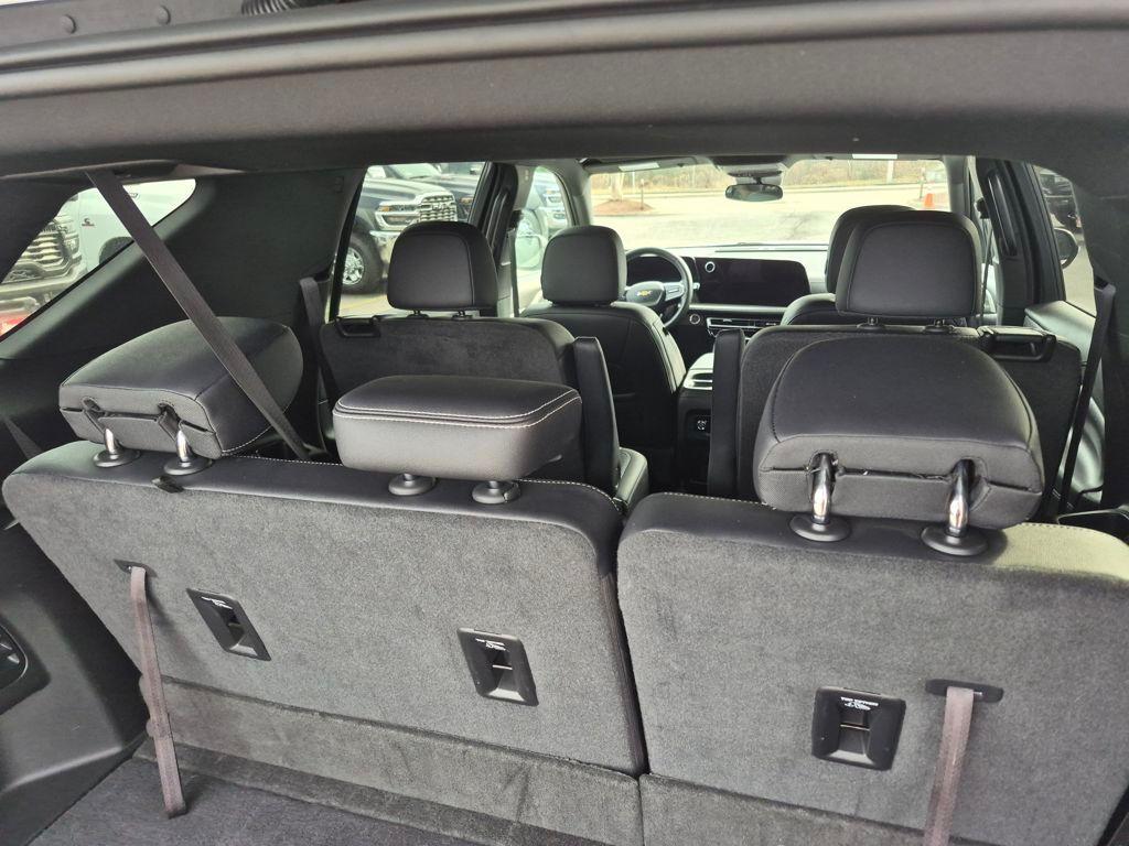 used 2025 Chevrolet Traverse car, priced at $35,987