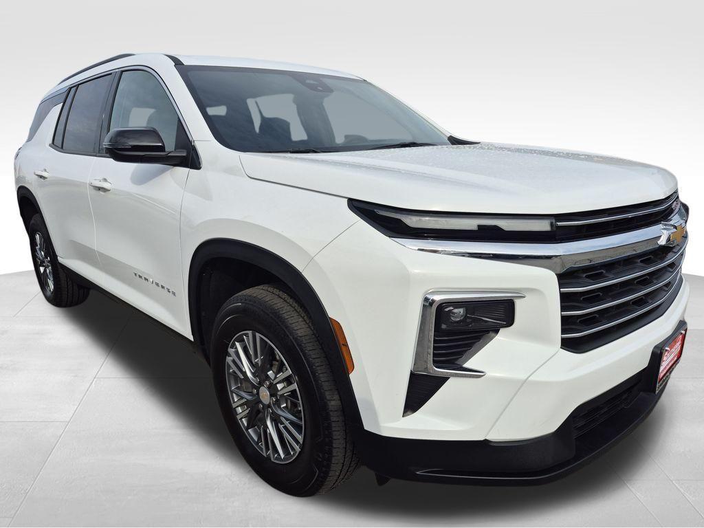 used 2025 Chevrolet Traverse car, priced at $35,987