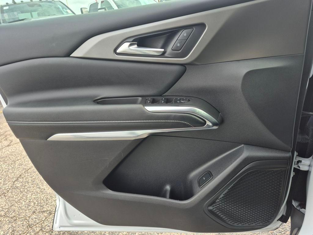 used 2025 Chevrolet Traverse car, priced at $35,987