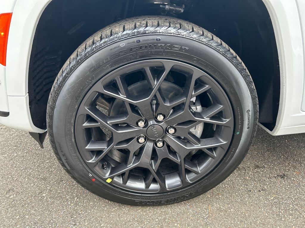 new 2025 Jeep Grand Cherokee L car, priced at $67,925