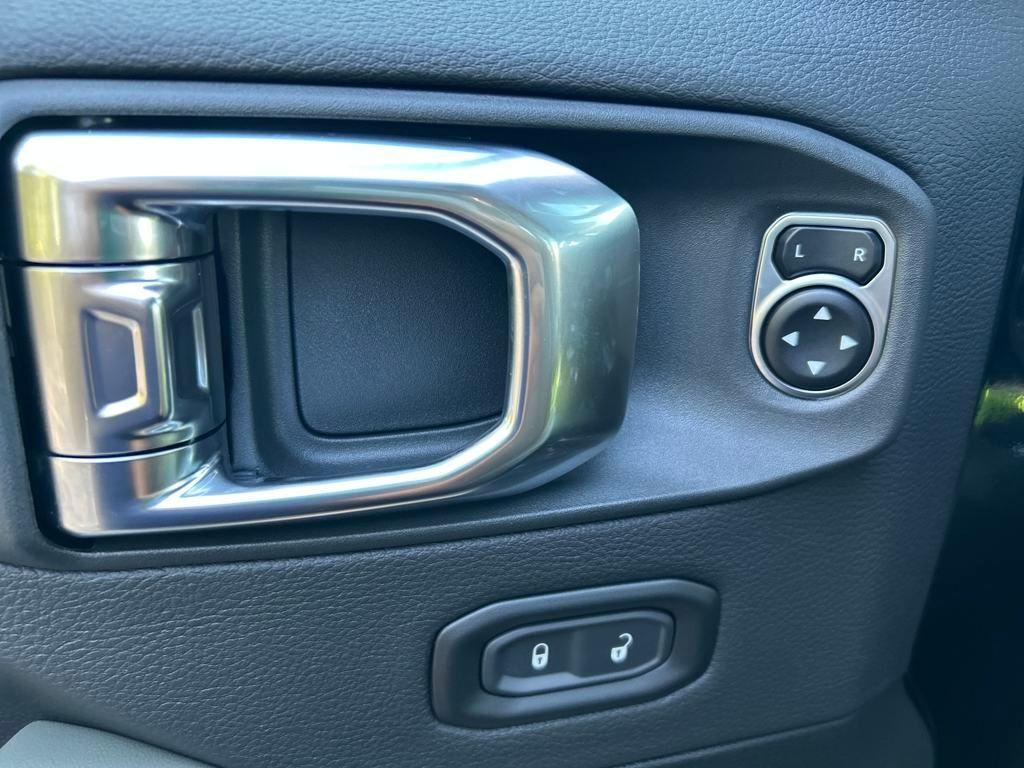 new 2025 Jeep Gladiator car, priced at $52,958