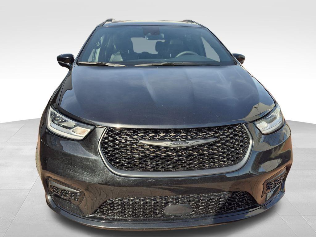 used 2025 Chrysler Pacifica car, priced at $35,728
