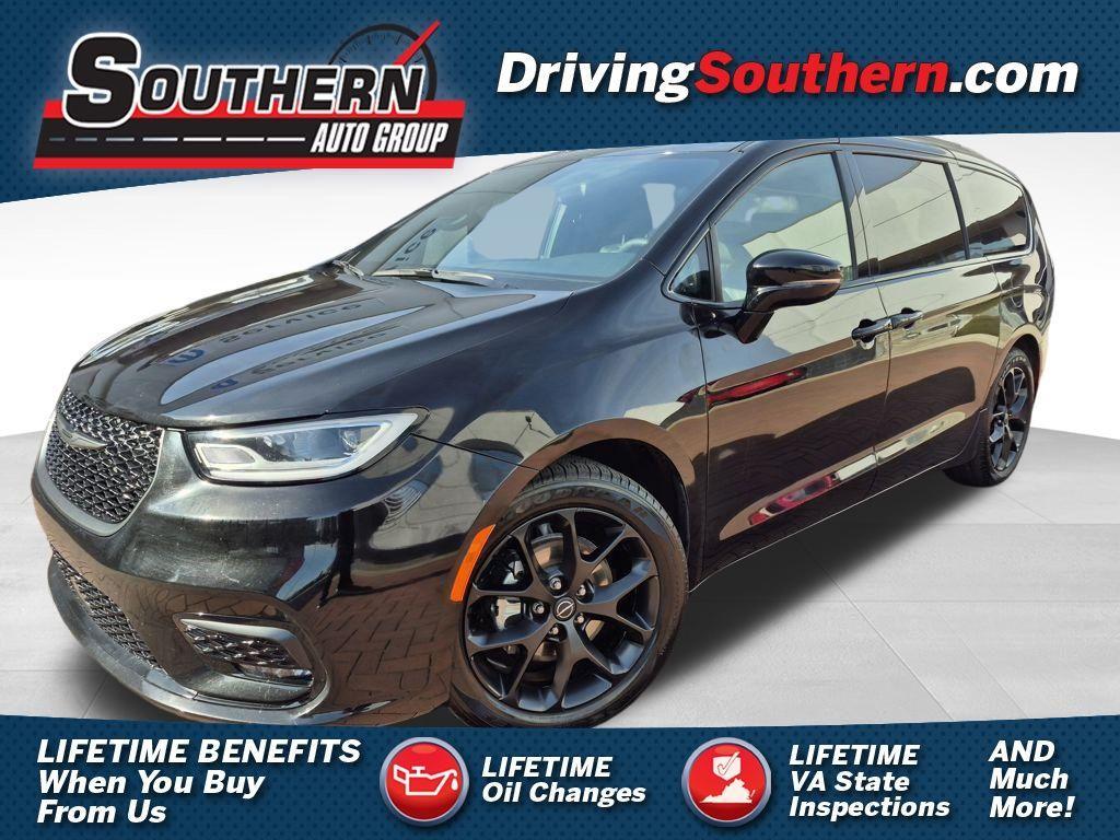 used 2025 Chrysler Pacifica car, priced at $35,728
