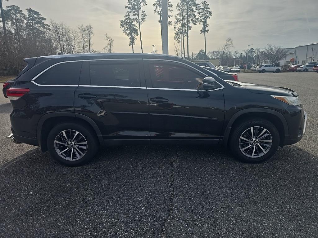 used 2019 Toyota Highlander car, priced at $22,300