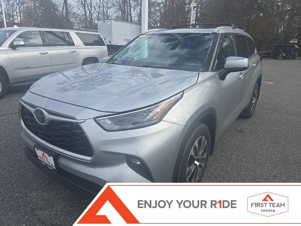 used 2022 Toyota Highlander car, priced at $34,300