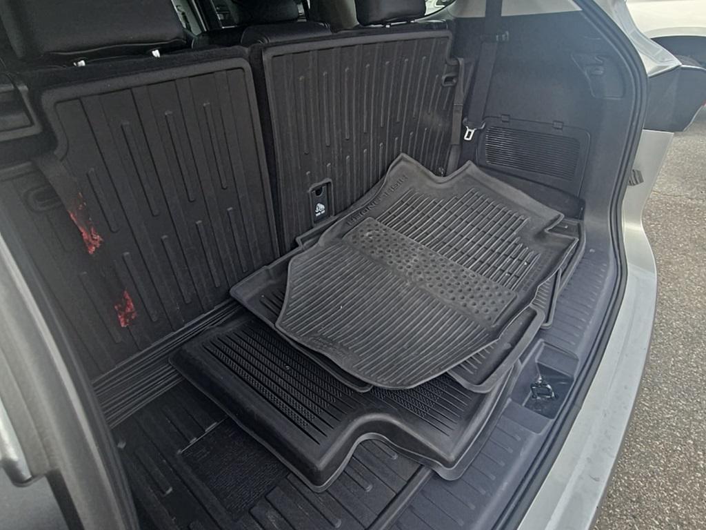 used 2022 Toyota Highlander car, priced at $34,300