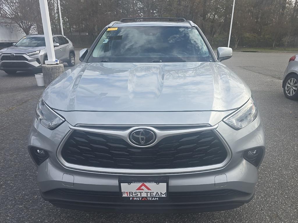 used 2022 Toyota Highlander car, priced at $34,300