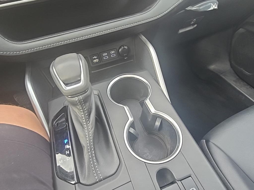 used 2022 Toyota Highlander car, priced at $34,300