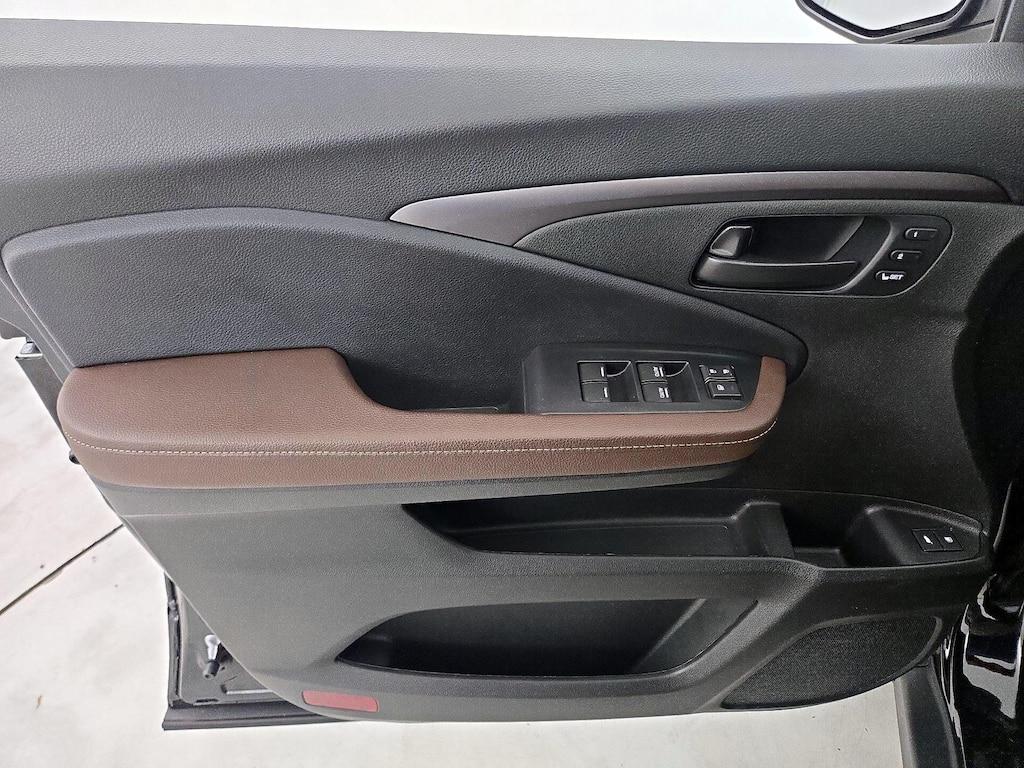 used 2025 Honda Passport car, priced at $37,998