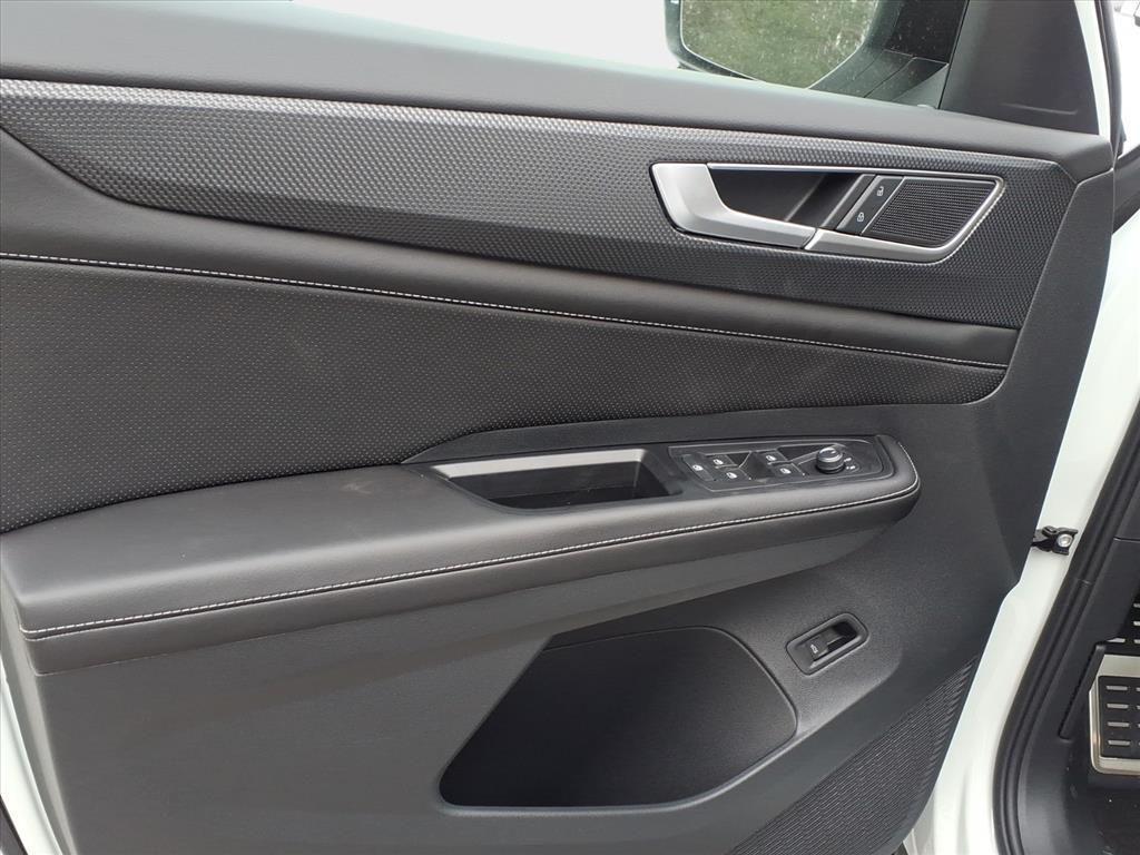 new 2026 Volkswagen Atlas Cross Sport car, priced at $48,996