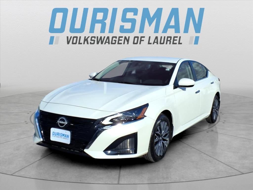 used 2023 Nissan Altima car, priced at $21,000