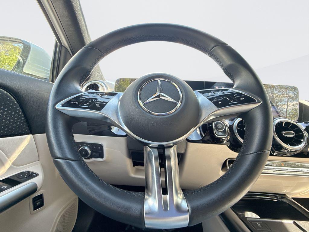 used 2025 Mercedes-Benz GLA 250 car, priced at $33,500