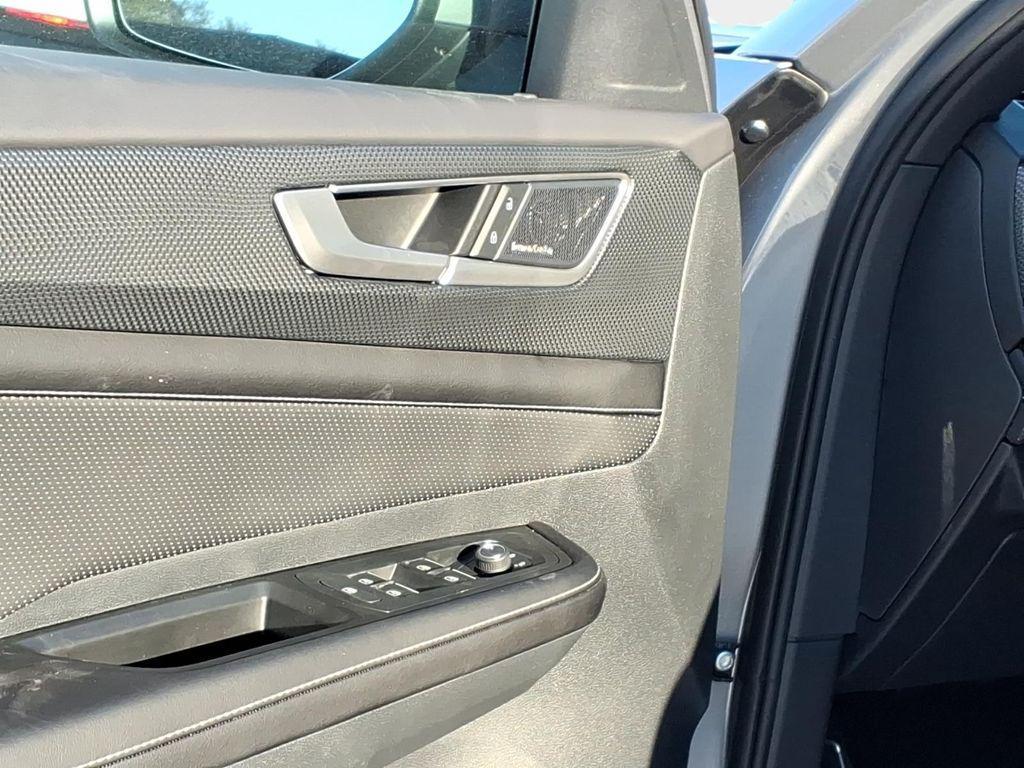 new 2026 Volkswagen Atlas Cross Sport car, priced at $51,824