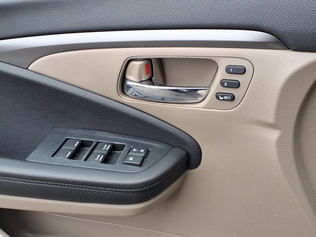 used 2022 Honda Pilot car, priced at $29,000