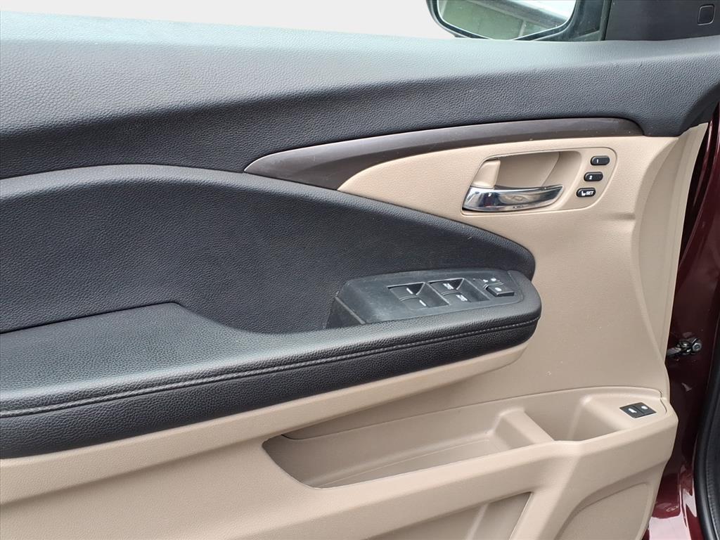 used 2022 Honda Pilot car, priced at $29,000