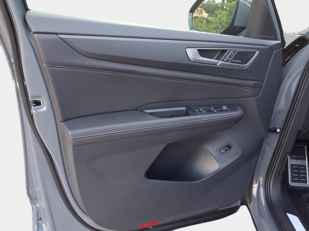 new 2025 Volkswagen Atlas Cross Sport car, priced at $51,834