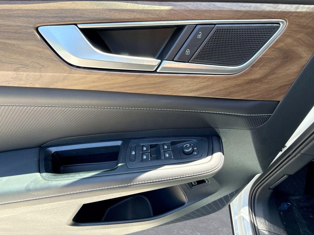 new 2026 Volkswagen Atlas car, priced at $45,434