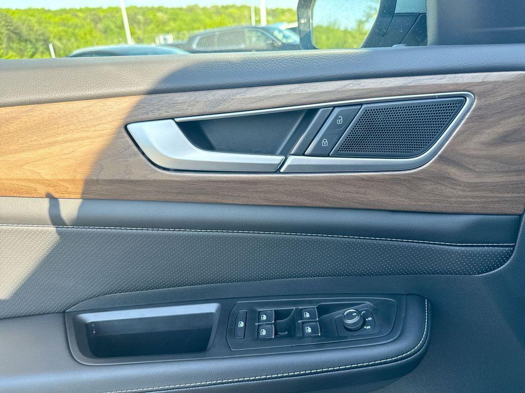 new 2026 Volkswagen Atlas car, priced at $46,213