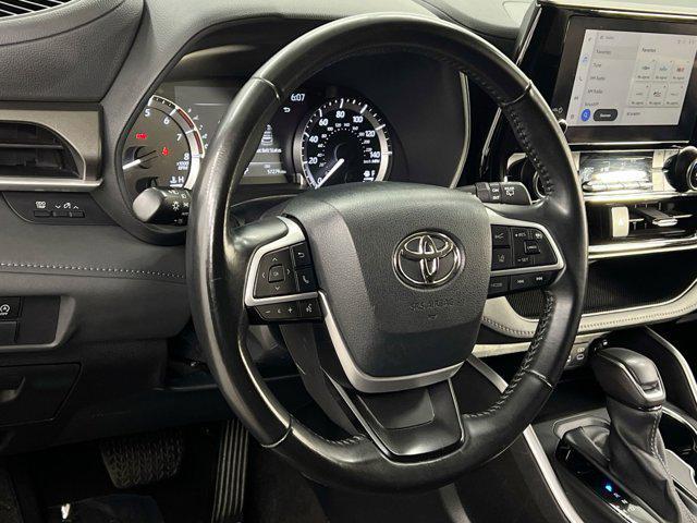 used 2023 Toyota Highlander car, priced at $27,500